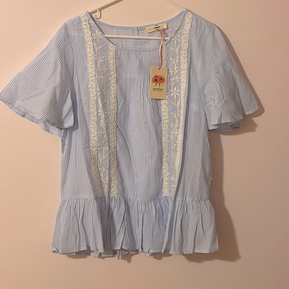 BNWT Entro seersucker blouse, size Large.